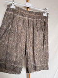 Bermuda encaje taupe
