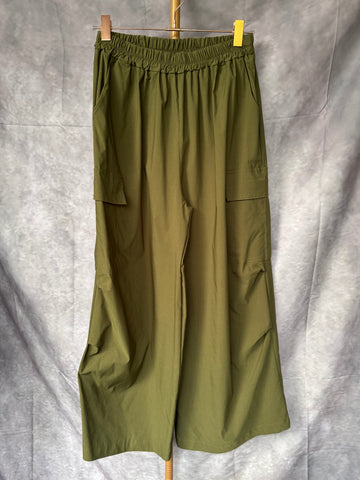 Pantalón cargo kaki