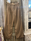 Pantalón Pinzas Camel