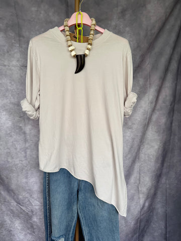 Camiseta Asimétrica Beige