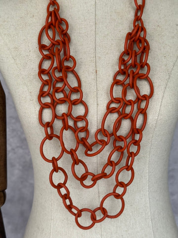 Collar largo eslabones caucho naranja