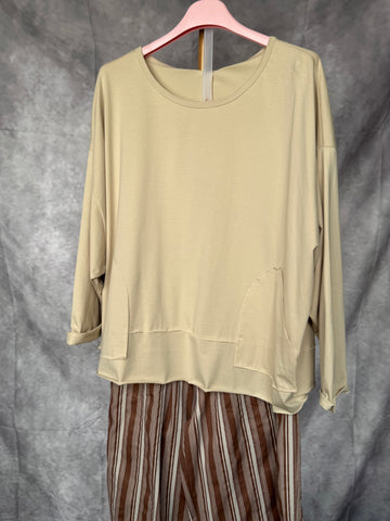 Camiseta bolsillos beige