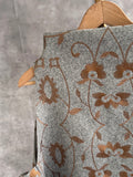 Chaleco gris bordados