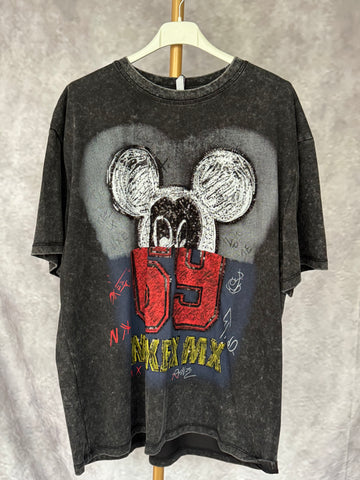 Camiseta Mikey negra lavada