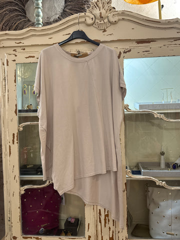 Camiseta asimétrica beige