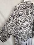 Kimono bordado con flecos