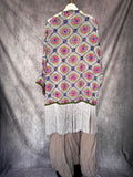 Kimono bordado con flecos
