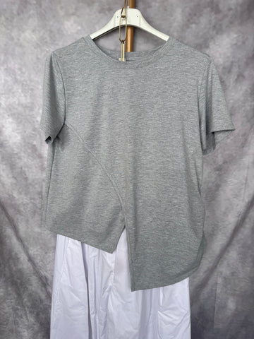 Camiseta asimétrica gris