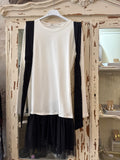 Camiseta blanca con tul negro