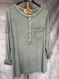 Camiseta botones gris