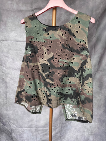 Top camuflaje calado