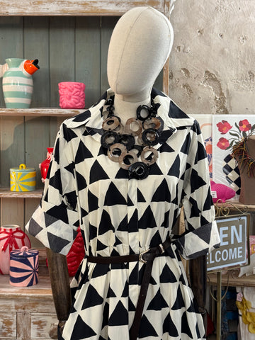 Vestido geométrico negro