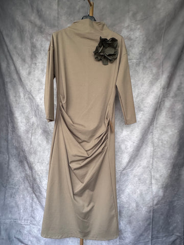 Vestido flor camel
