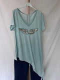 Camiseta asimétrica “Alas” verde agua