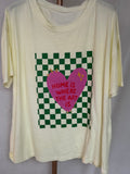 Camiseta corazón amarilla