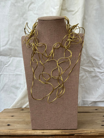 Collar metal dorado
