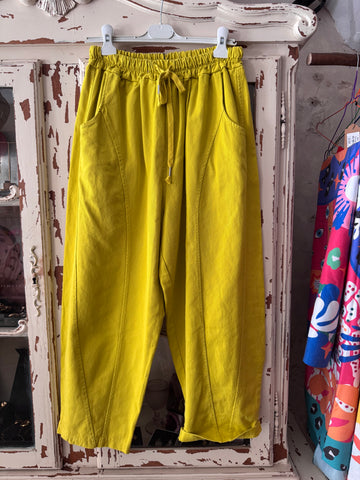 Pantalón amarillo