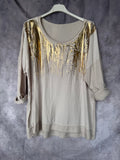 Camiseta beige con dorado