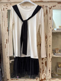 Camiseta blanca con tul negro