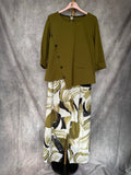 Camiseta verde botones