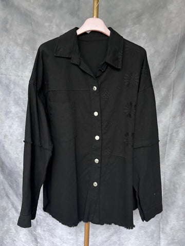 Cazadora vaquera larga negra bordados