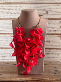 Collar flores resina rojas