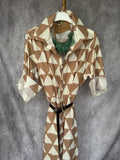 Vestido geométrico camel
