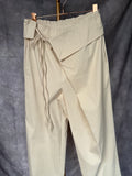 Pantalón cruzado beige