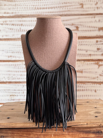 Collar flecos caucho negro