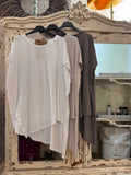 Camiseta asimétrica beige