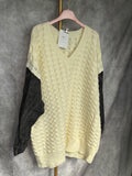 Jersey blanco combinado con vaquero
