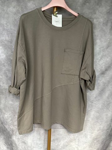 Camiseta bolsillo taupe