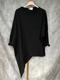 Camiseta negra asimétrica