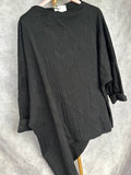 Camiseta negra asimétrica