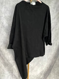 Camiseta negra asimétrica